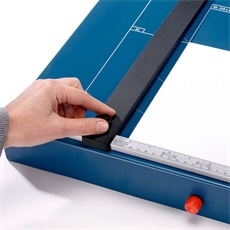 DAHLE Papírvágó 567, A4, 35 lap 70gr) - (Commercial-quality guillotine with manual D-bar clamp)