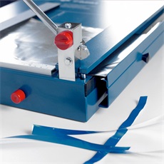 DAHLE Papírvágó 567, A4, 35 lap 70gr) - (Commercial-quality guillotine with manual D-bar clamp)