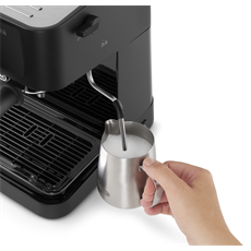 DeLonghi EC235.BK presszókávéfőző 15 bar, 1L víztartály, 1 és 2 személyes kivitel, őrölt kávé és E.S.E. pod