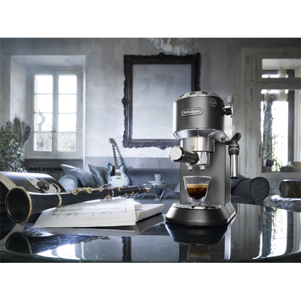 DeLonghi EC685.BK Dedica presszókávéfőző 15 bar, 3 szűrő:1 - 2 személyes és E.S.E., thermoblock, csészemelegítő