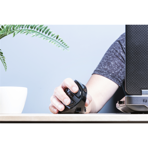 TRUST Vezeték nélküli tölthető ergonomikus egér 23731 (Voxx Rechargeable Ergonomic Wireless Mouse)